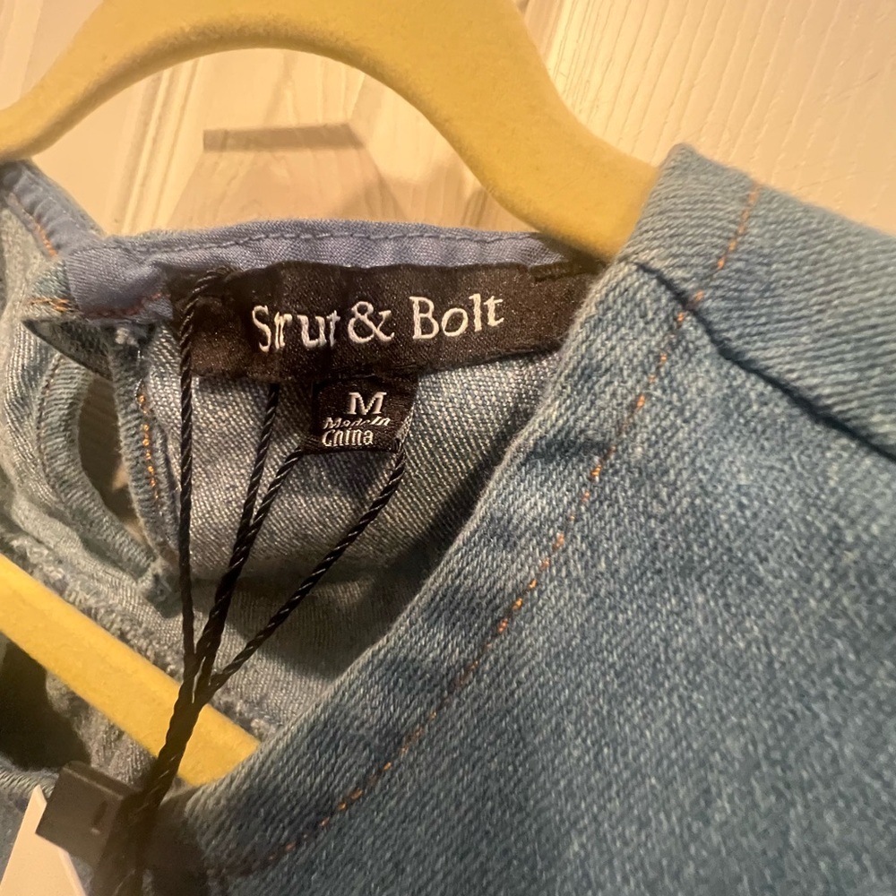 NWT- Denim tie back top - Strut and Bolt Brand - Picture 4 of 9